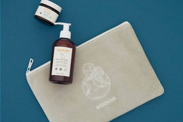 エルバビーバ19年クリスマスコフレ“家族で使える”「オーガニックスキンケアコフレ」ビッグポーチ付き