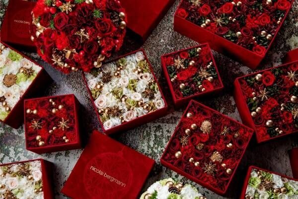 ニコライ バーグマンのクリスマス限定フラワーボックス、真紅のベルベットに赤白の花々を詰め込んで