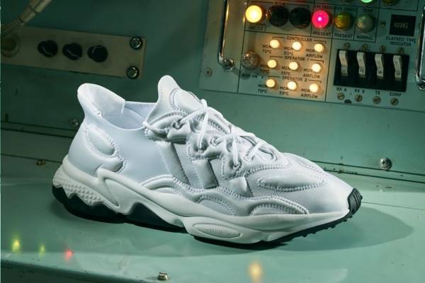 アディダス オリジナルス“月面着陸”着想のスニーカー「オズウィーゴ」新作、宇宙服をイメージ