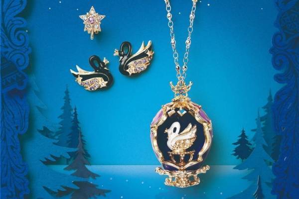 アナ スイ「ドリーミンスワン」ネックレス、回すと“白鳥から黒鳥へ”変わるクリスマスジュエリー