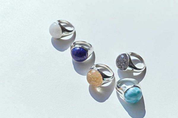 ジュエリーブランド・マリハの新作「シルバー」色あざやかな天然石のリングなど