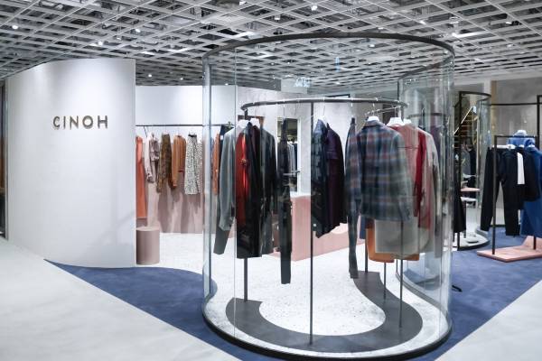 チノ初の直営店が渋谷パルコにオープン - “スケートボードパーク”がテーマ、限定アウター＆ニットも