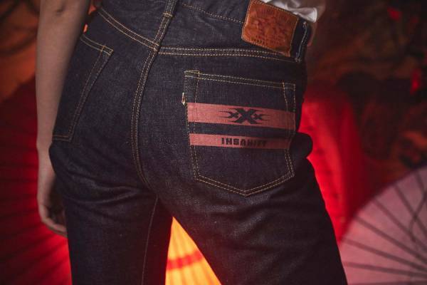 桃太郎ジーンズ×映画『トリプルX』桃太郎モチーフ＆xXxロゴ入りテーパード＆スリムストレートデニム