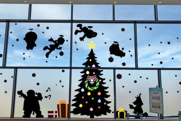 「藤子・F・不二雄ミュージアムのクリスマス」ドラえもんイメージのツリーなど、限定フードやグッズも
