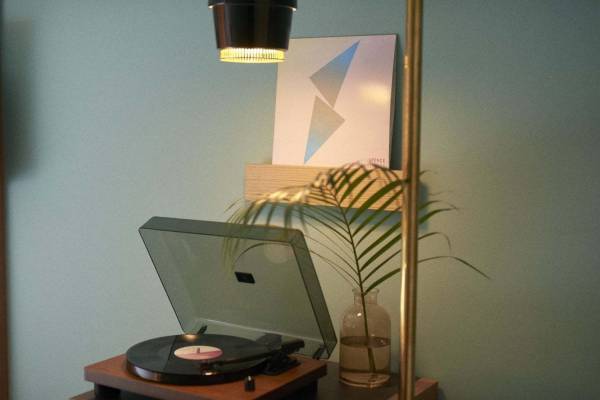 最果タヒの詩を散りばめた“言葉の宿泊体験”「詩のホテル。」ホテルシー京都にて