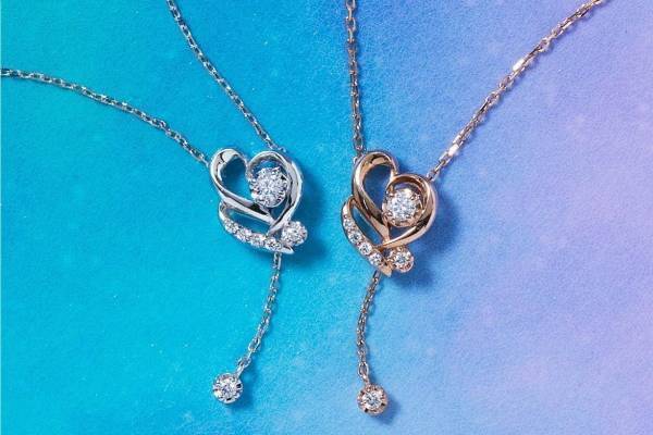 ヴァンドーム青山のクリスマスジュエリー“女神の衣”ネックレスや“金星＆月”が寄り添うピアス