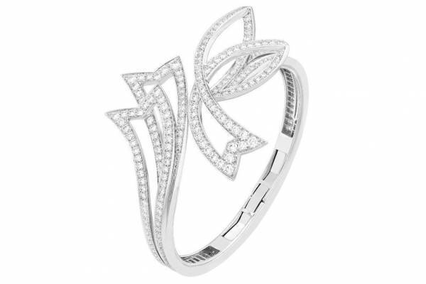 ヴァン クリーフ＆アーペル“きらめく冬景色”着想のジュエリー、リボンの上にダイヤモンドをセット