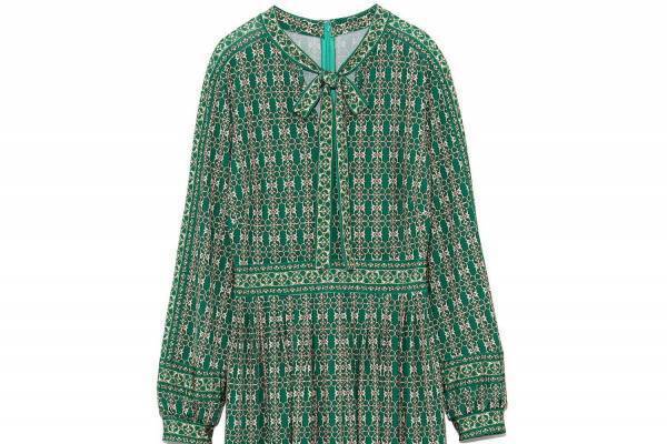 リリー ブラウン×バービー、レトロなチェーン柄ワンピースをバービーと"お揃い"で