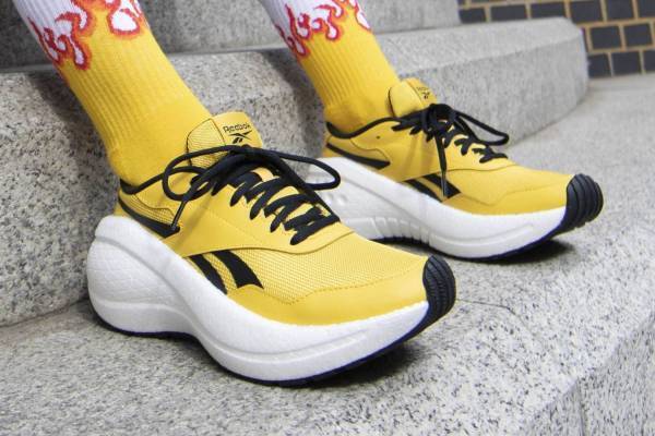 「リーボック メトレオン」超ボリュームソールの新ウィメンズスニーカー、高い機能性も同時に