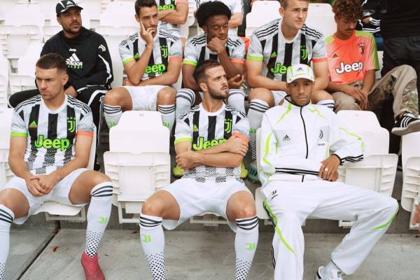 パレス スケートボード×アディダスによるサッカークラブ「ユベントス」のユニフォーム発売