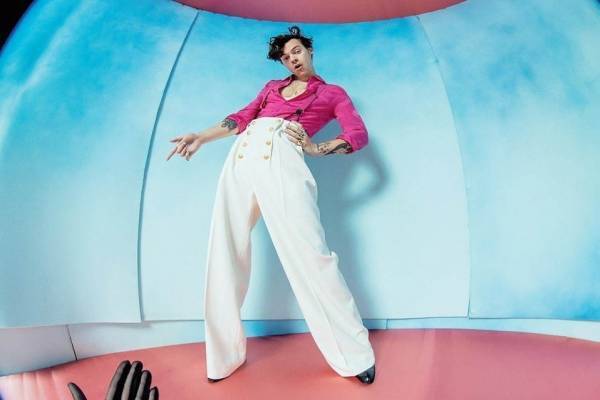 ハリー・スタイルズが2ndソロアルバム『ファイン・ライン』をリリース