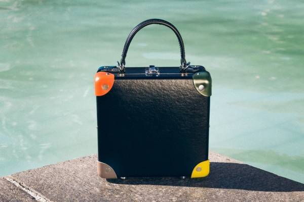 ポール・スミス×グローブ・トロッター、2WAYミニトランク「ザ・ロンドン・スクエア」