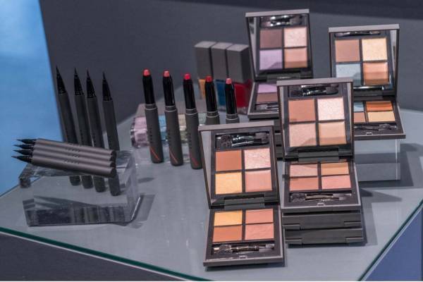 THREE20年春コスメ - “アイスランドの景色”着想、クリアブルー入り4色アイパレットなど