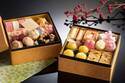 シェラトン都ホテル大阪「スイーツおせち」手毬マカロンや紅白ロールケーキを重箱に詰めて