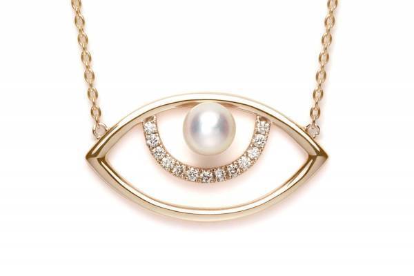 ジュエリーブランド「スーリヤ」パールの周りにダイヤモンド煌く“目”ネックレス、初の限定ショップで