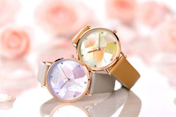 アレットブランのクリスマス限定腕時計、スワロフスキーのグラデーション文字盤やミルクティカラー