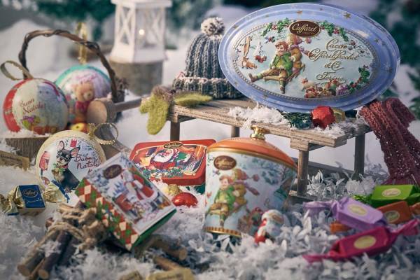 カファレルのクリスマス限定チョコ、猫や子犬を描いたオーナメント缶にサンタチョコ＆ジャンドゥーヤ