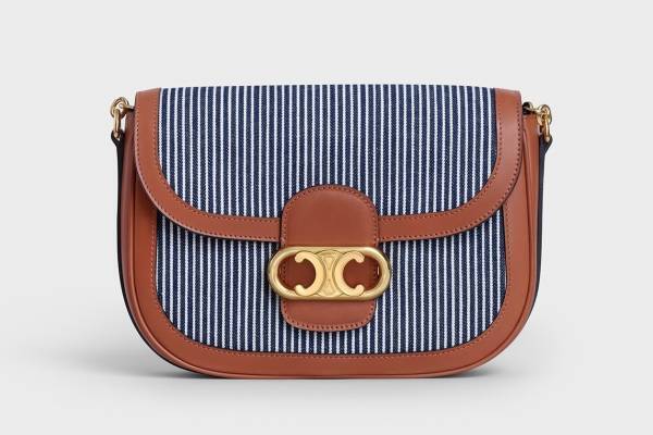 セリーヌの新作バッグ、“マリン風”ストライプの「マイヨン トリオンフ」やラフィアバッグ