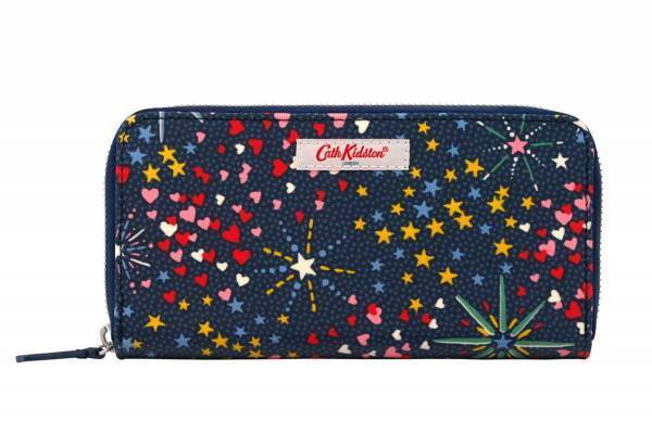 キャス キッドソンのクリスマス限定“星空＆イルミネーション”イメージのバッグ＆ウォレット