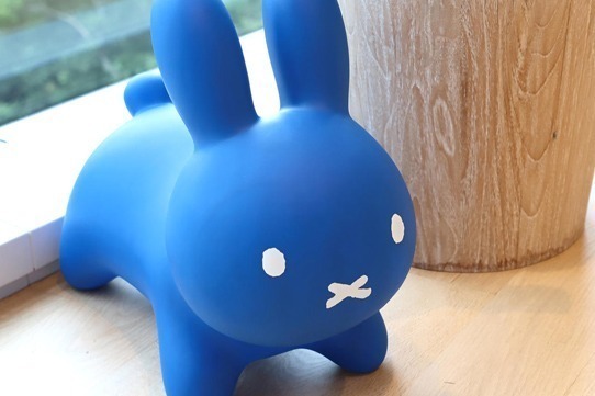 アイデス×メディコム・トイ×ビームス「ブルーナボンボン」ミッフィーの生みの親が手掛けるバルーン遊具