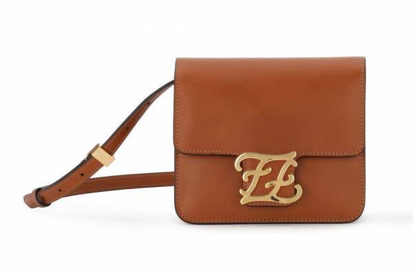 フェンディの新作バッグ「カーリグラフィ」曲線的なFFロゴをバックルに