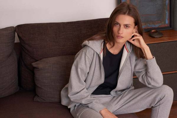 ポール・スミスから女性向けルームウェアが誕生、カラフルストライプを配したスウェットパーカなど