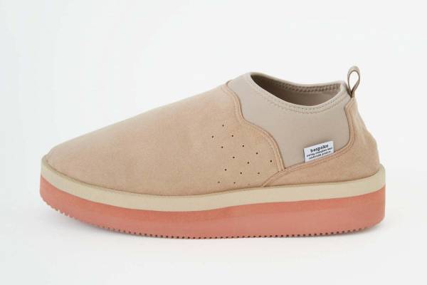 フミト ガンリュウ×スイコックのスニーカー、インナー取り外し可能な厚底スリッポン