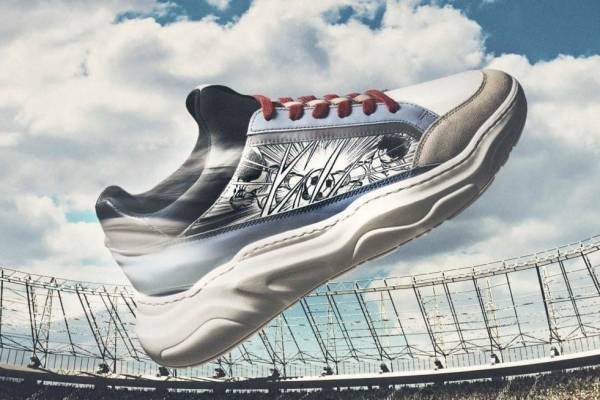 『キャプテン翼』スニーカーがプラスツバサから、大空翼＆岬太郎のツインシュートなど名シーンをプリント