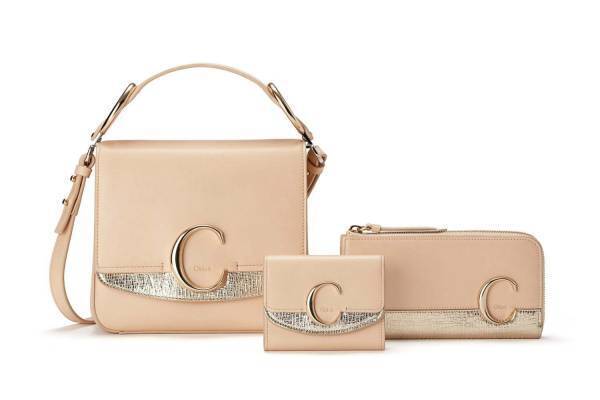 クロエの日本限定バッグ＆ウォレット、ブロンディベージュカラーの「クロエ C」や「アビー」