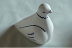 ミナ ペルホネン・皆川明デザインによる“鳩のオブジェ”、スウェーデンの陶器工房とコラボ