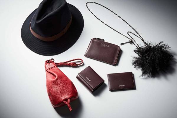 ディスコード ヨウジヤマモト 渋谷パルコに、限定色・レッドのYバックパックやファーつきがま口バッグ