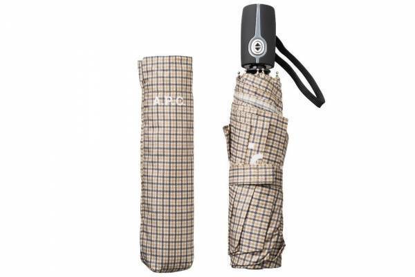 A.P.C.“ライフスタイル雑貨”をセレクトした限定ストアが日比谷に、時計やトートバッグなど