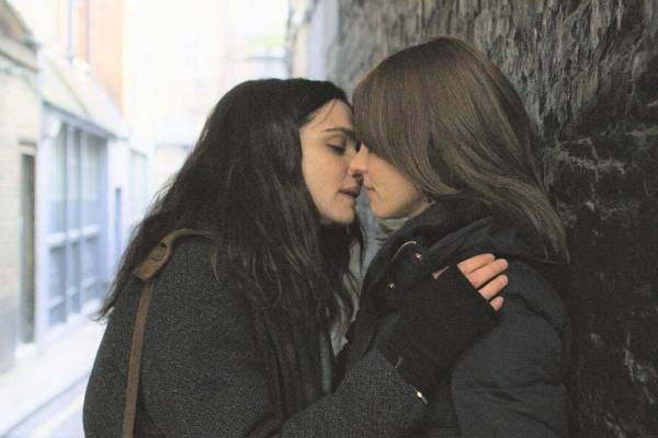 映画『ロニートとエスティ 彼女たちの選択』ユダヤの信仰に揺れる、2人の女性の赦さざれぬ愛