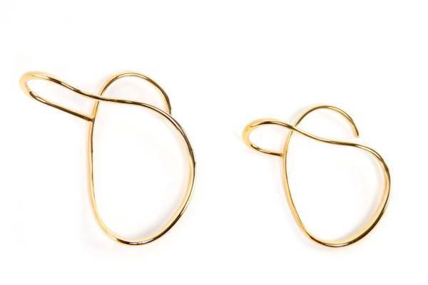 sacaiのクリスマス限定、ポーターとのコラボ“フェイクファー”バッグ＆“曲線的”イヤーカフ