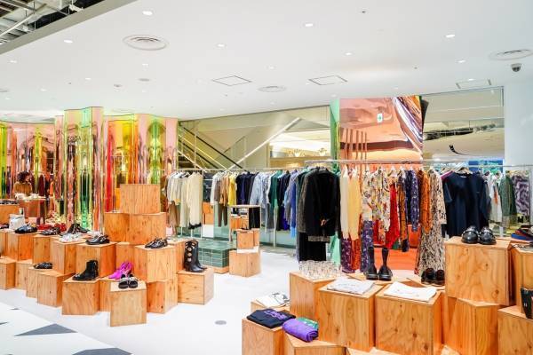 TOGA 渋谷パルコ限定バッグ＆アクセサリー、台北有名ショップとコラボ“東賀(トーガ)”Tシャツも