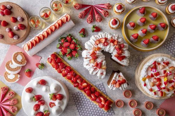 「いちごだらけのデザートビュッフェ」ヒルトン小田原リゾート＆スパで、ピンクの苺タルトやタピオカなど