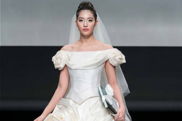 エマリーエ 2020年春夏コレクション  - AI×感性、薔薇の揺らめく“イメージ生成”の瞬間