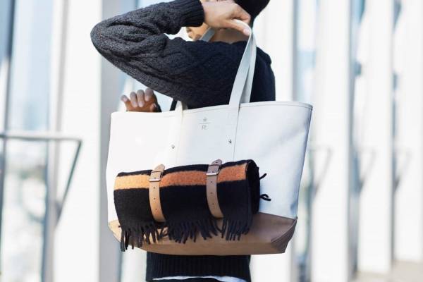 スターバックス リザーブ 東京×スノーピーク第2弾、多用途ブランケット＆コーヒー器具の収納付きトート