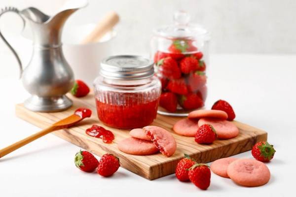 東京土産「東京百年物語」の新作クッキー「明治屋ジャムクッキー いちご」老舗のいちごジャムをたっぷりと