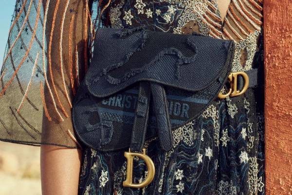 ディオールから“カムフラージュ柄”の新作ブックトートやサドル バッグが登場
