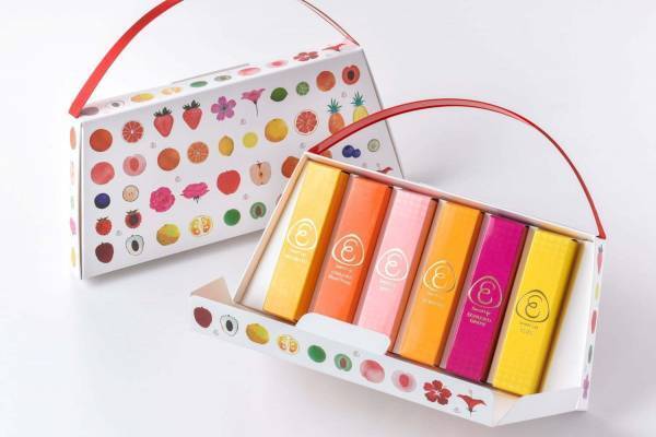 あめやえいたろう“リップグロス”みつあめ、歴代フレーバー着想のフルーツ柄ギフトボックスに