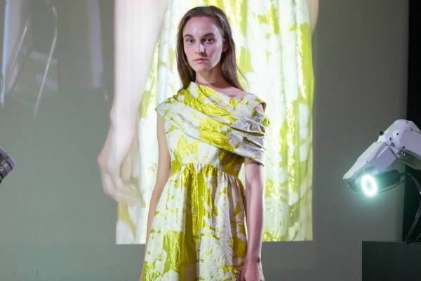 ジュン アシダ 2020年春夏ウィメンズコレクション - 流れるような布地の織り成す神秘性