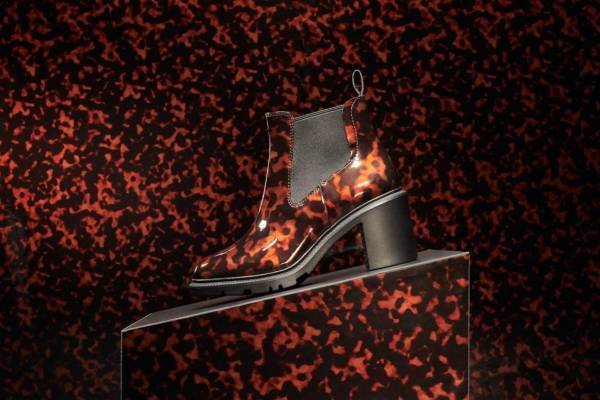 カンペール“艶マーブル模様”のサイドゴアブーツ＆レースアップシューズ