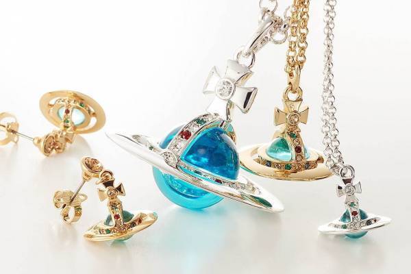 ヴィヴィアン・ウエストウッドの限定3D「ORB」ジュエリー、銀座三越店＆阪急梅田本店の限定ストアで