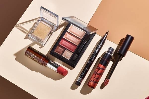 リンメル“ショコラパーティー”がテーマのバレンタインコスメ、ショコラの香りつき限定アイカラーなど