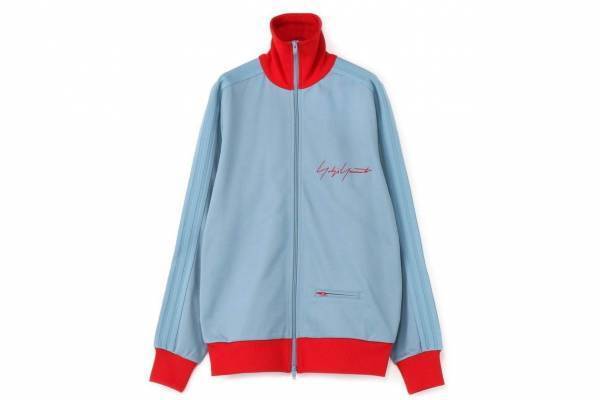 ヨウジヤマモト×アディダス「ベッケンバウアー トラックトップ」新色、レッドのシグネチャーロゴ