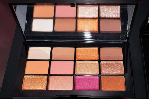 NARS20年春コスメ、全12色入りのアイシャドウパレット&シアーな色付きのリップバームなど