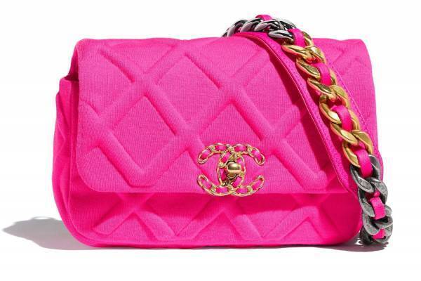 シャネルのバッグにジャージー＆デニム素材の新作、CHANEL 19がヴィヴィッドカラーに