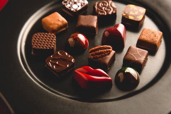 デカダンス ドュ ショコラ「和」がテーマのバレンタイン、柚子×いちご香る“リップ型”チョコレートなど