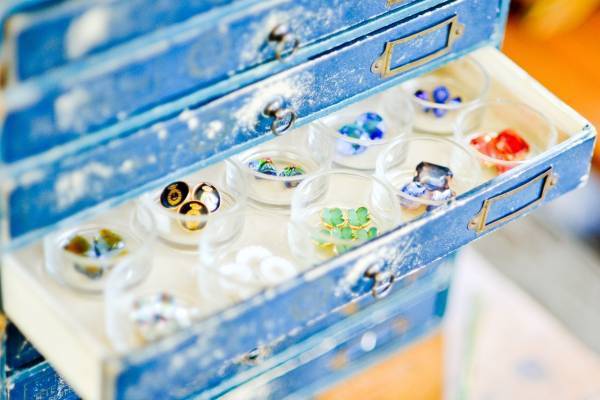 ヴィンテージアクセサリーパーツの専門店 「レミース」横浜に、日本最大級の約8,000種類販売